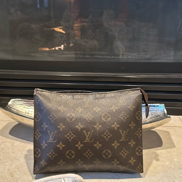 ‼️New Price‼️Firm‼️Louis Vuitton Monogram Poche Toilette 26 - Picture 1 of 8